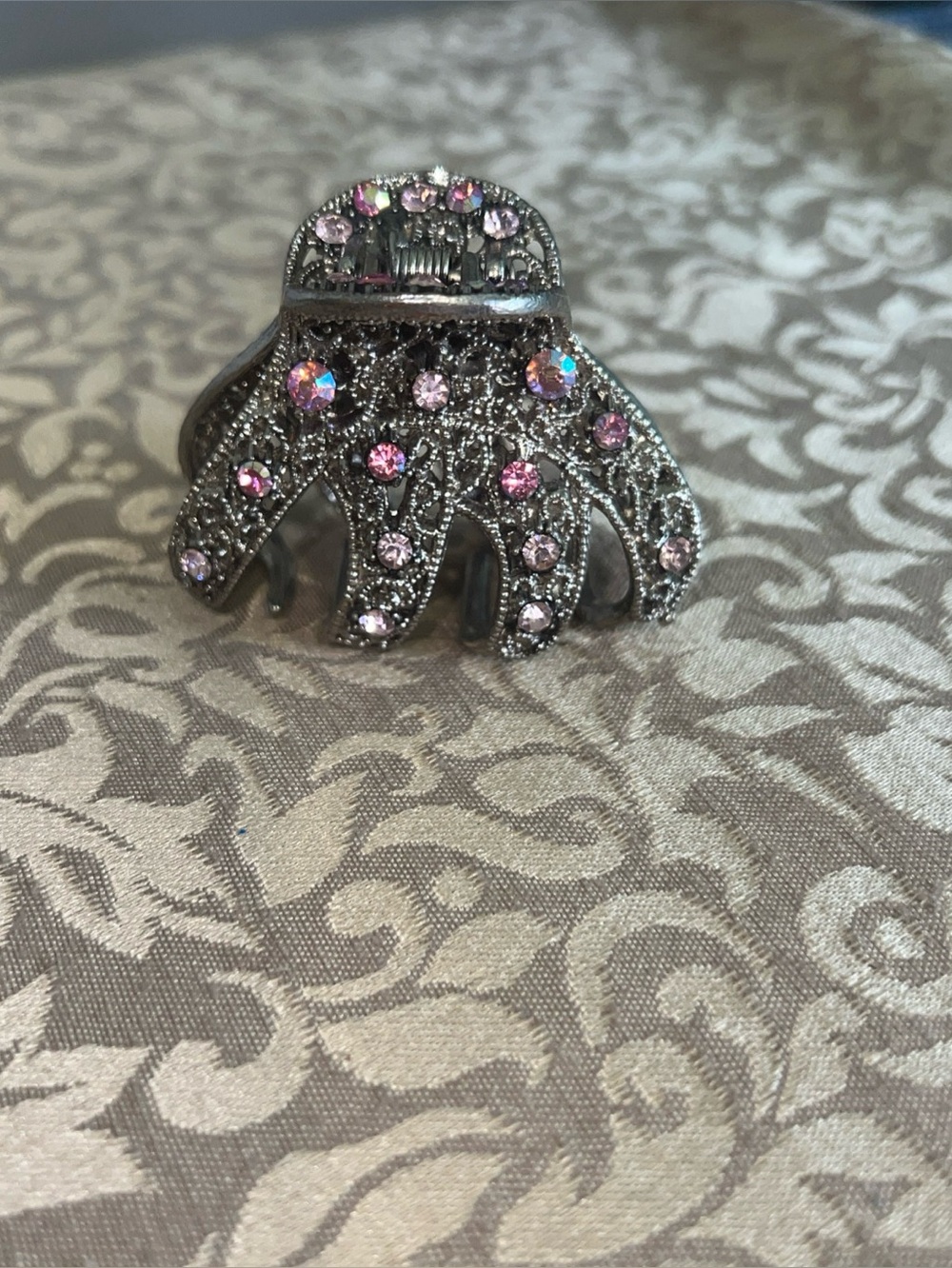 Bella Fashion Jewelry metal claw clip features intricate filigree work and spark